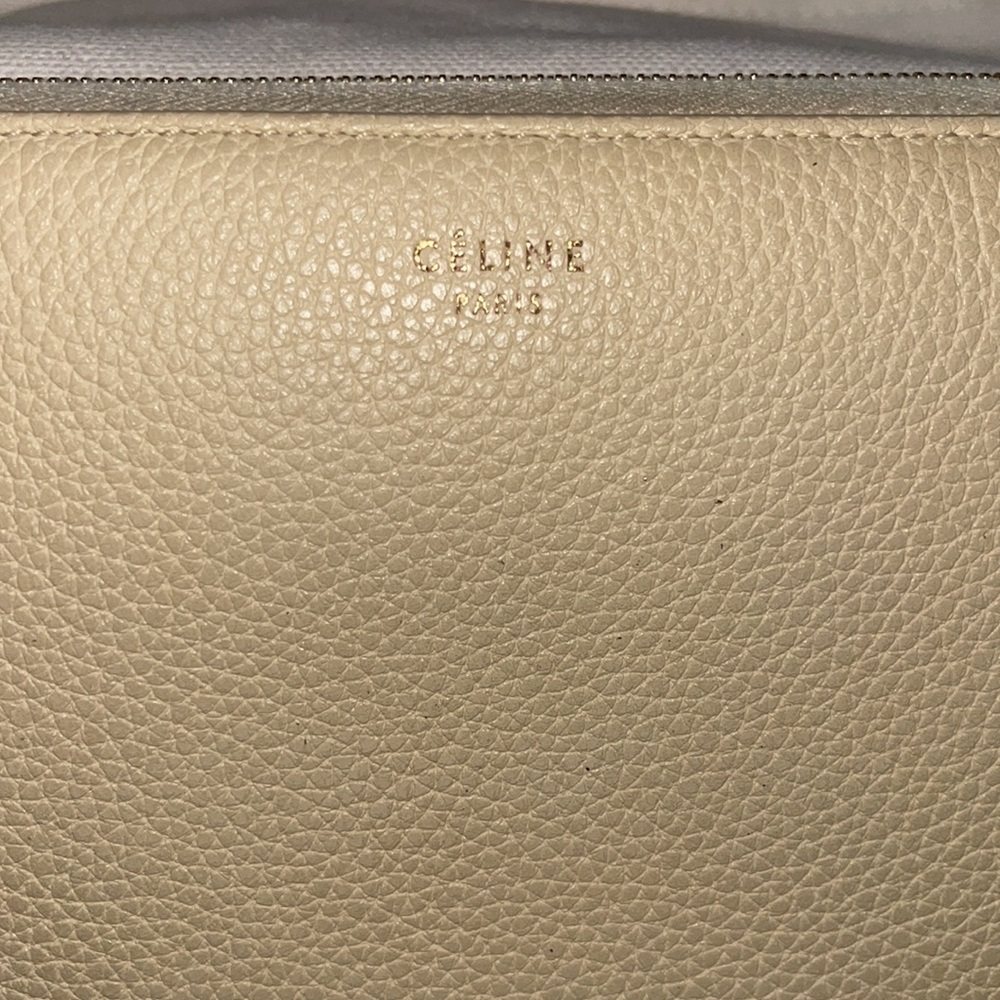 Celine Preloved wallet great condition comes with box n dust bag . - Picture 3 of 12